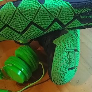 kyrie irving halloween shoes